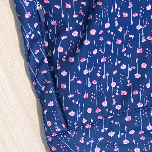 Peter Millar Women's Golf Skort Blue with Pink Flowers Pull on Style Size Large - Picture 3 of 7